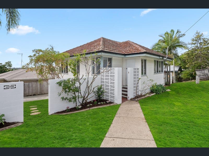 917 Samford Road, Keperra — photo 1 of 5