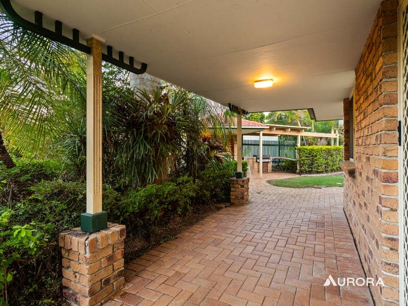 2 Jacaranda Place, Eight Mile Plains — photo 1 of 5