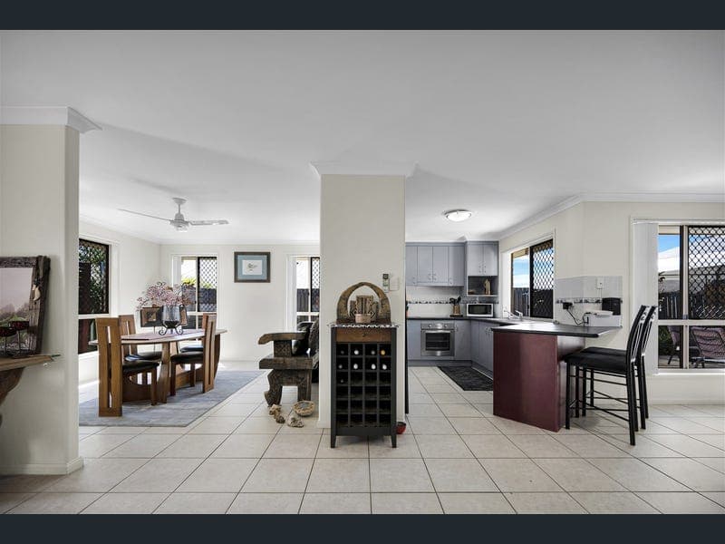 43 Whitbread Road, Clinton — photo 1 of 5