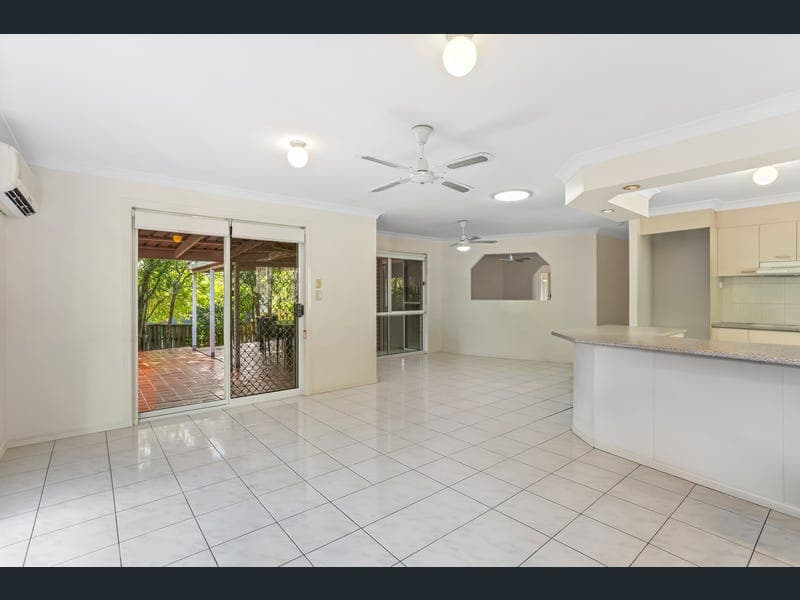 1 Phoenix Street, Pacific Pines — photo 1 of 5
