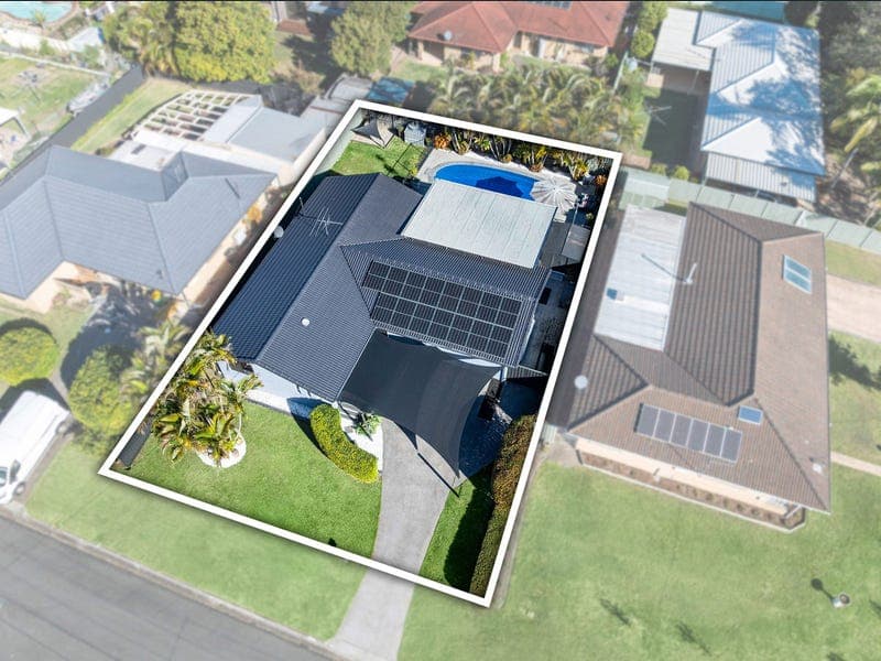 2 Warwick Court, Birkdale — photo 1 of 5