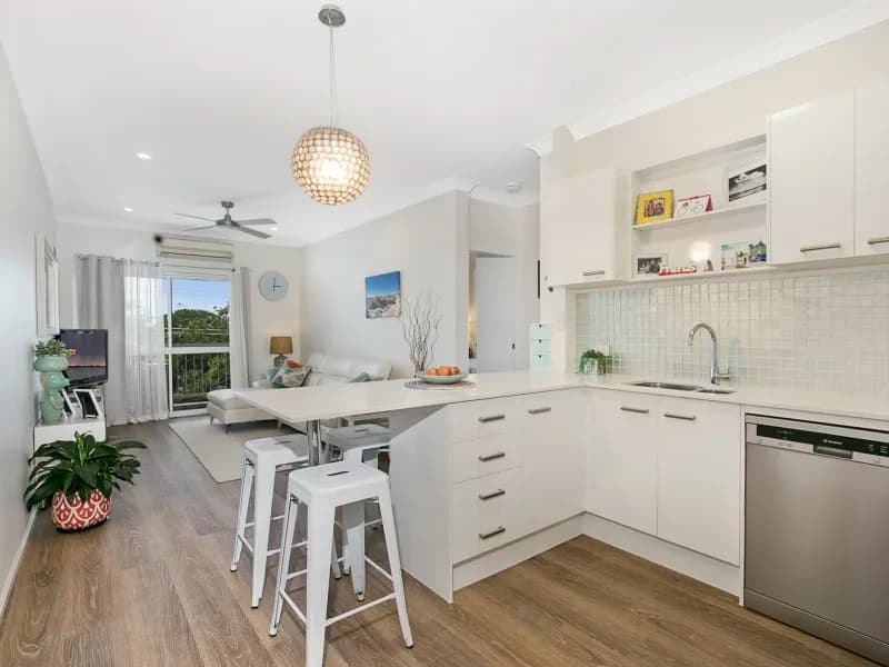 10/41 Glenora Street, Wynnum — photo 1 of 5