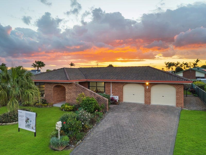 9 Ramsay Crescent, Golden Beach — photo 1 of 5