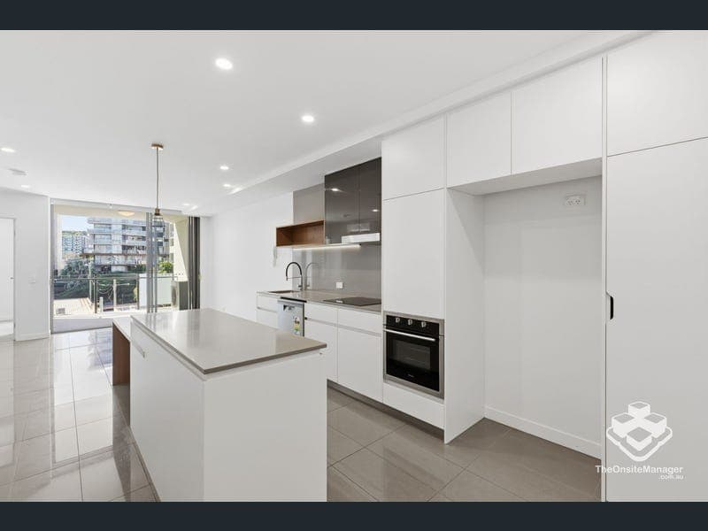 ID:21178629/77 Victoria Street, West End — photo 1 of 5