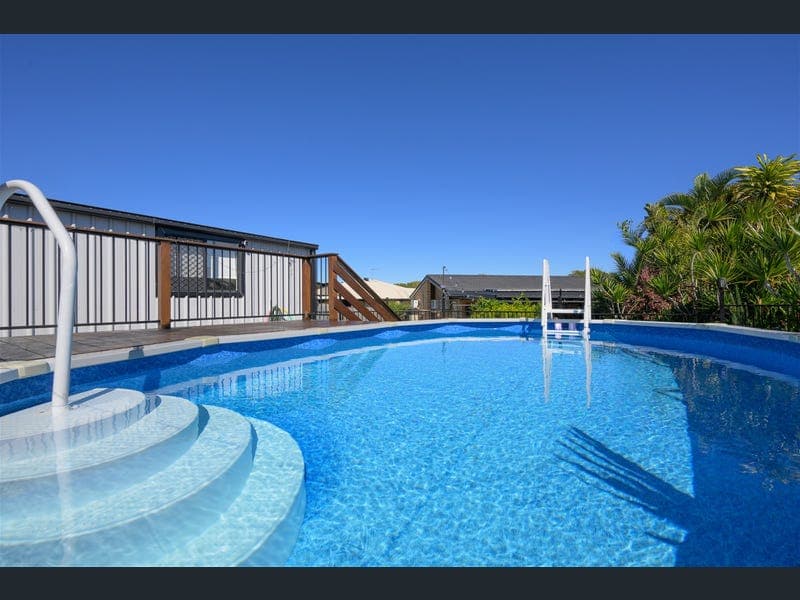 12 Cremorne Drive, Tannum Sands — photo 1 of 5