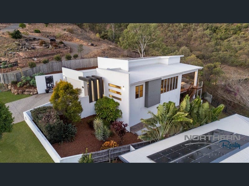 33 Zoe Court, Mount Louisa — photo 1 of 5
