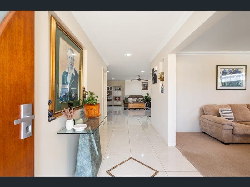 12 Naomi Drive, Crows Nest — photo 1 of 5