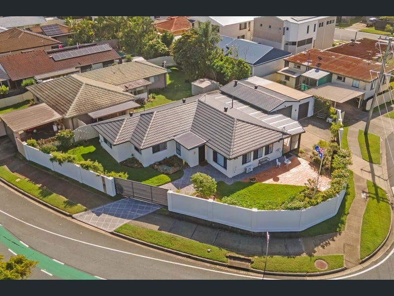 1 Matthew Flinders Drive, Hollywell — photo 1 of 5
