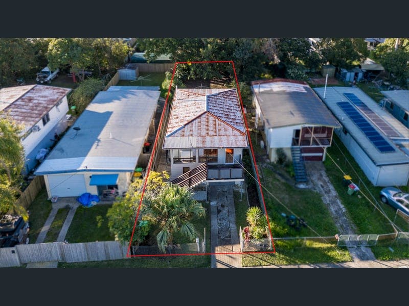 15 John Street, Caboolture South — photo 1 of 5