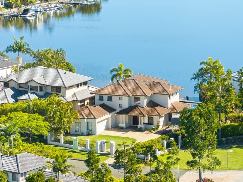27 Oyster Cove Promenade, Helensvale — photo 1 of 5