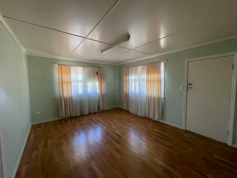35 Murray St, Pittsworth — photo 1 of 5