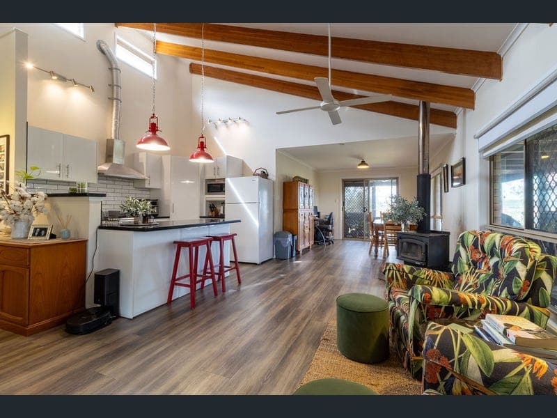 56 Valley View Drive, Meringandan West — photo 1 of 5