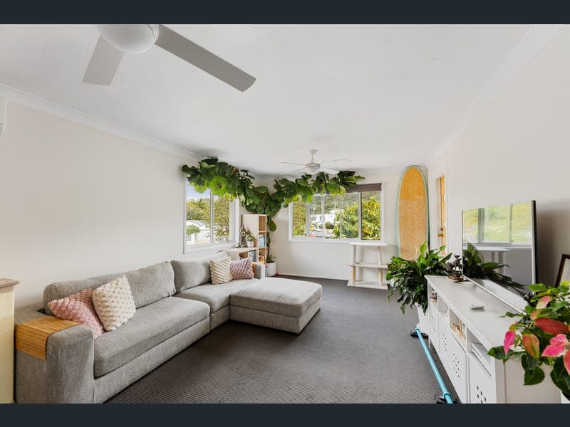 24 Ikkina Road, Burleigh Heads — photo 1 of 5