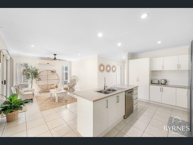 1 Redgum Drive, Kirkwood — photo 1 of 5