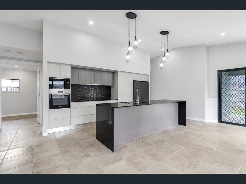 119 Walker Road, Bentley Park — photo 1 of 5