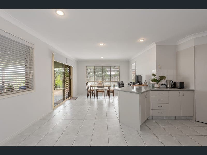 1 Rapa Court, Pacific Pines — photo 1 of 5