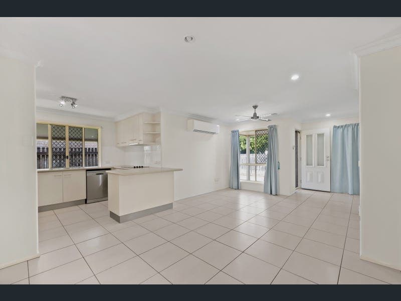 2/8 Steen Street, South Mackay — photo 1 of 5