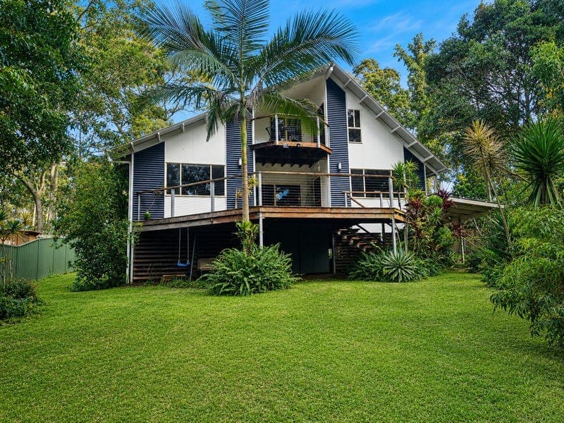 36 Blue Bay Crescent, Macleay Island — photo 1 of 5