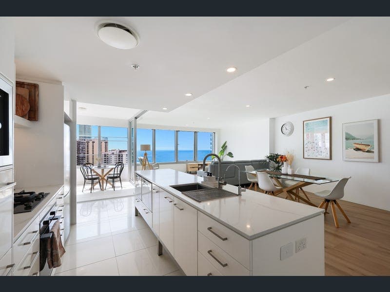2301/9 Hamilton Avenue, Surfers Paradise — photo 1 of 5