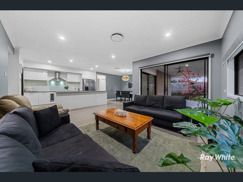 14 Walker Circuit, Flagstone — photo 1 of 5