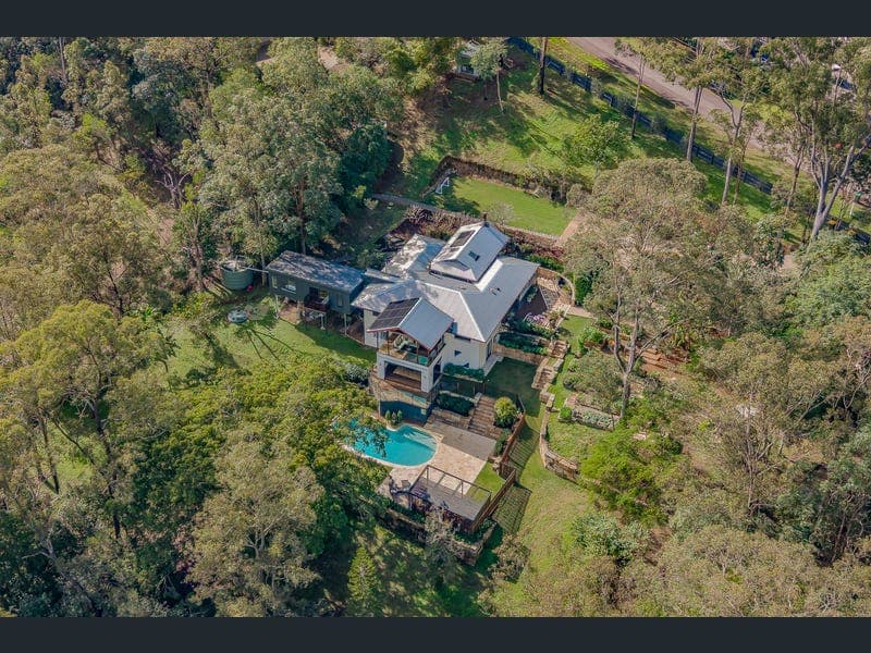 106 Boscombe Road, Brookfield — photo 1 of 5