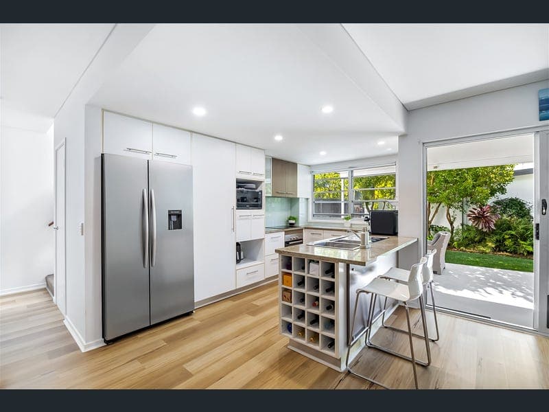 85/7 Grand Parade, Kawana Island — photo 1 of 5