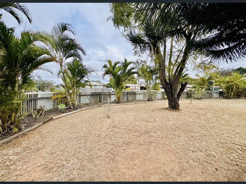 1 ELLIOT Street, Moranbah — photo 1 of 5
