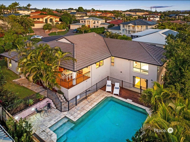5 Spanish Court, Carindale — photo 1 of 5