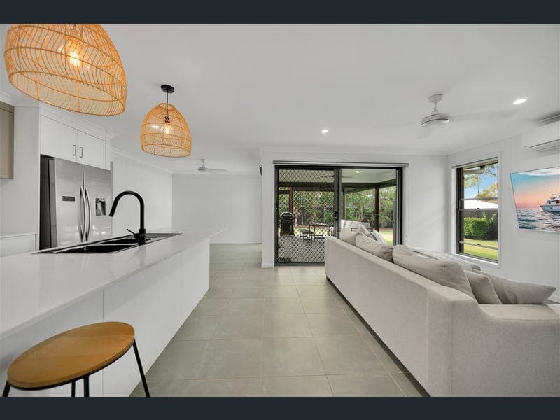 45 Fitzroy Avenue, Clinton — photo 1 of 5
