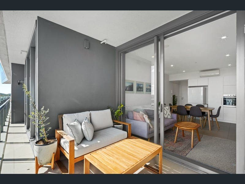 11103 / 300 Old Cleveland Rd, Coorparoo — photo 1 of 5