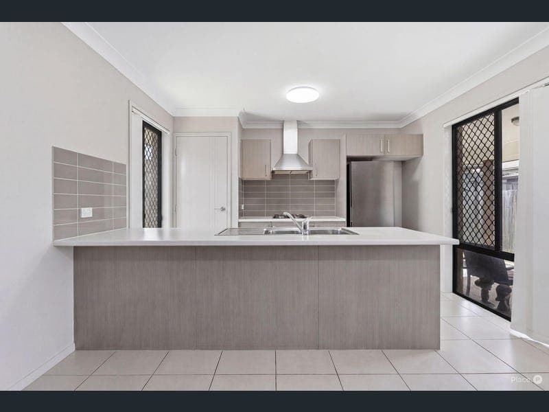 39 Elizabeth Road, Griffin — photo 1 of 5