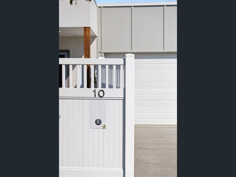 10 Hulme Street, Palmview — photo 1 of 5