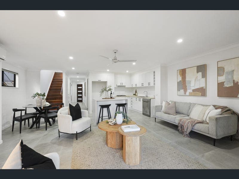 2/4 Grenfell Street, Nerang — photo 1 of 5