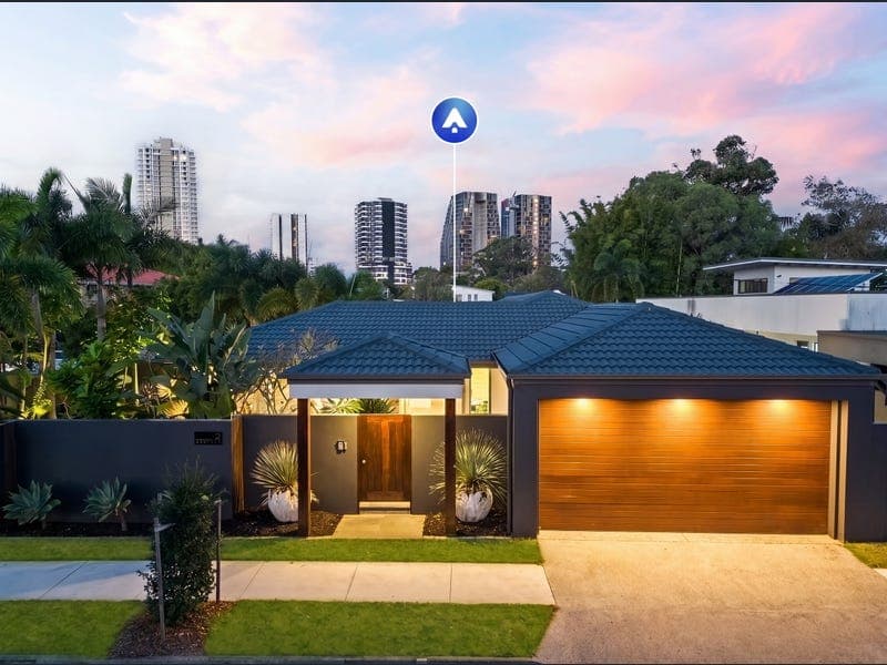 2 Eagle Avenue, Burleigh Waters — photo 1 of 5
