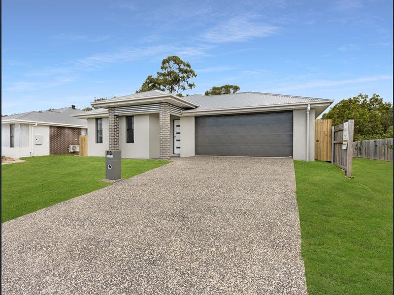 118 Bradman Way, Urangan — photo 1 of 5
