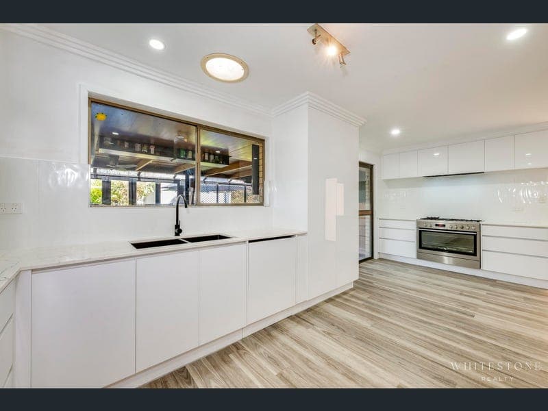 10 Brady Street, Avenell Heights — photo 1 of 5