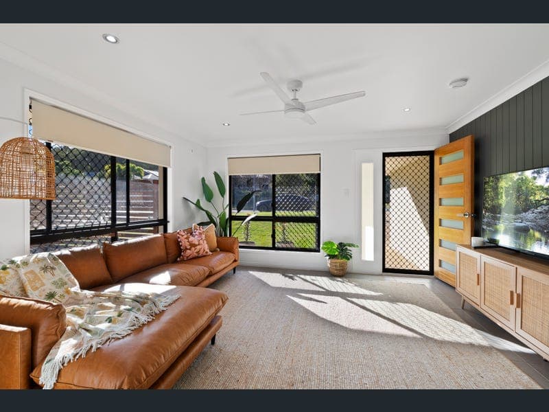 21 MEI LYNN WAY, Taranganba — photo 1 of 5
