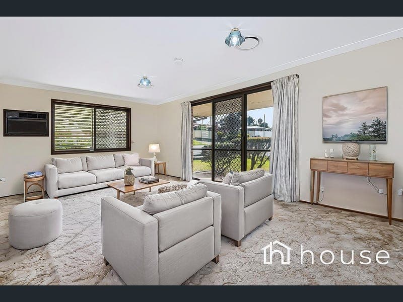 1 Schweitzer Street, Mount Warren Park — photo 1 of 5