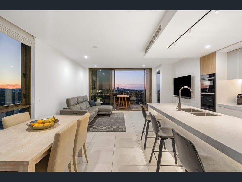 50/20 Executive Drive, Burleigh Waters — photo 1 of 5