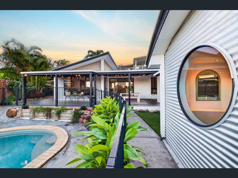 9 Garrett Place, Redland Bay — photo 1 of 5