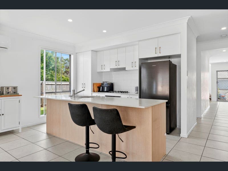 18 Victor Street, Coomera — photo 1 of 5