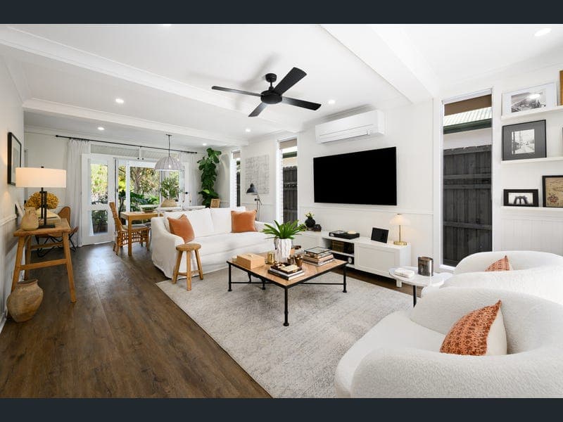 36 Clam Street, Runaway Bay — photo 1 of 5