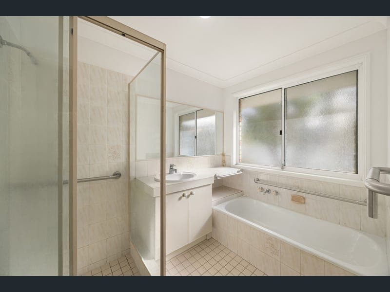 5 Rossinton Street, Birkdale — photo 1 of 5