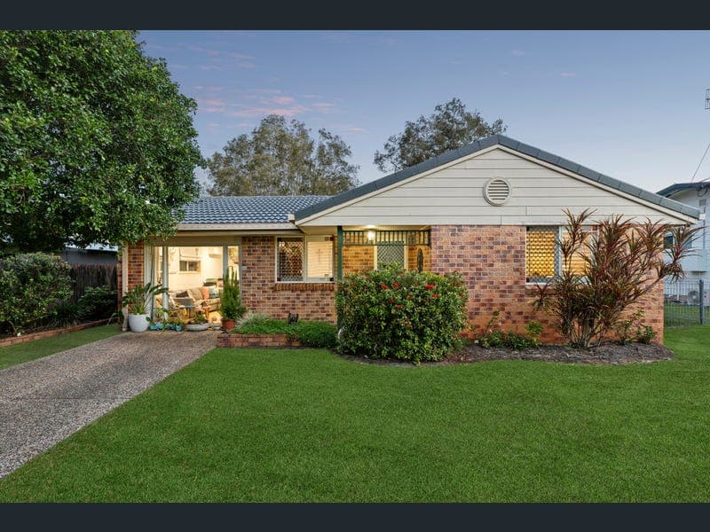 3 Spindrift Avenue, Coolum Beach — photo 1 of 5