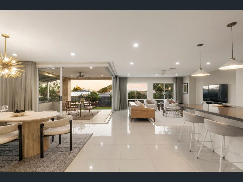 5 Macklin Street, Holland Park — photo 1 of 5