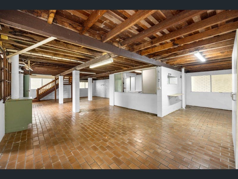 8 Bell Street, Dicky Beach — photo 1 of 5