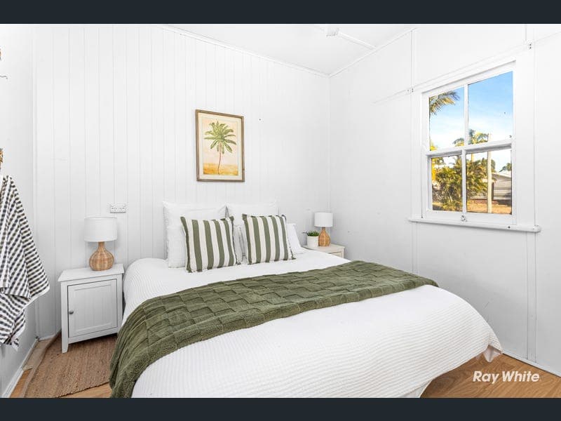 13 Elma Street, Cooee Bay — photo 1 of 5