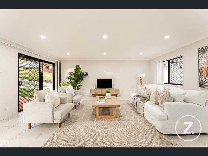 58 Peter Thomson Drive, Parkwood — photo 1 of 5