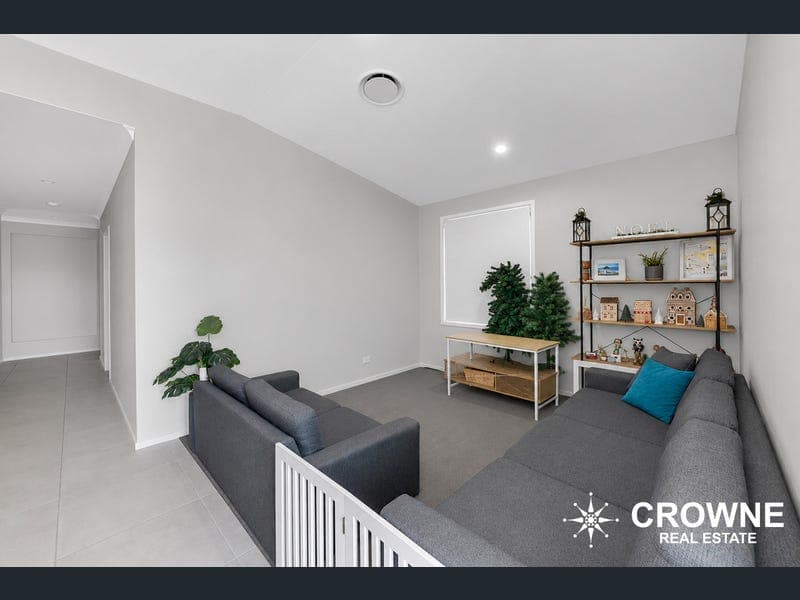 6 Hunt Street, White Rock — photo 1 of 5
