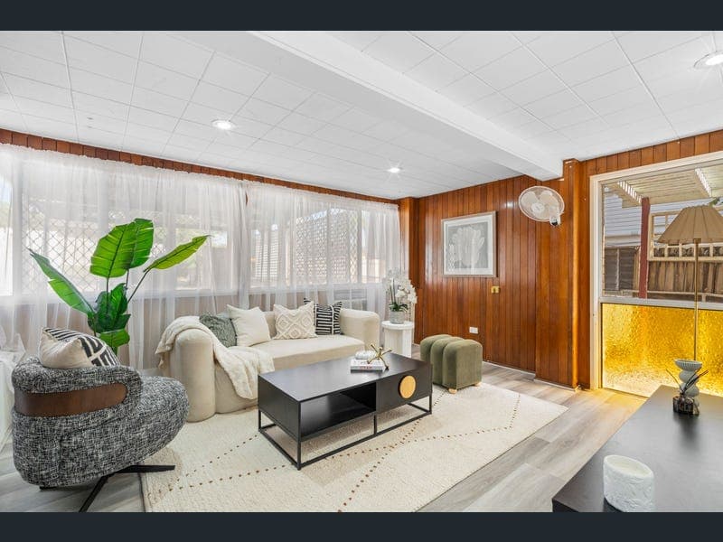 27 Narooma Street, Sunnybank — photo 1 of 5